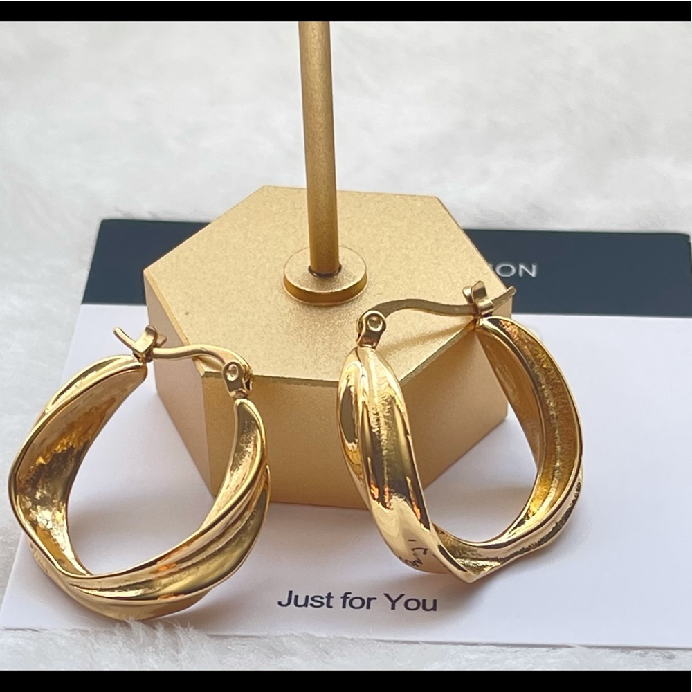 14K Gold Hoop Earring, Bold twisted earring , Chunky Earring, Vintage Hoops